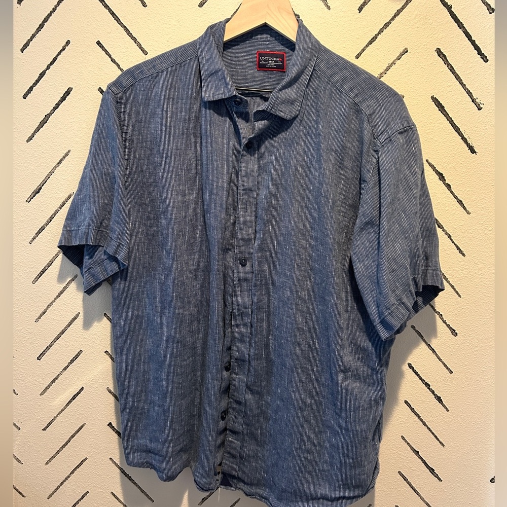 Untuckit short sleeve button up size large